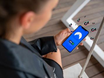 Kinder allein im Netz